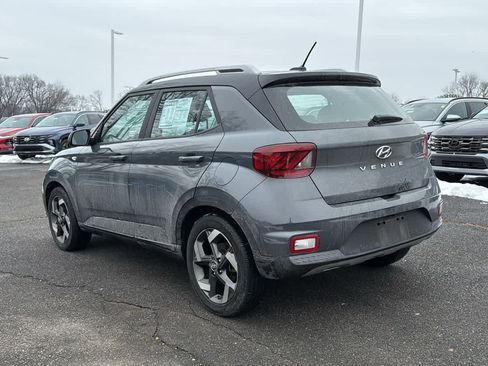 Used 2023 Hyundai Venue Limited w/ Cargo Package image 5