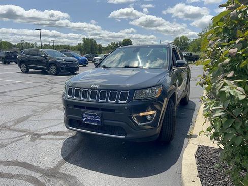 Used 2018 Jeep Compass Limited w/ Navigation Group AWD/4WD image 3