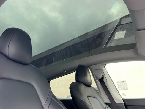 Used 2022 Tesla Model Y Long Range AWD/4WD image 19