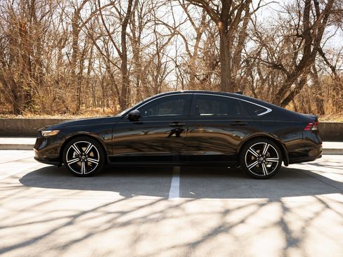 Used 2024 Honda Accord Sport image 6