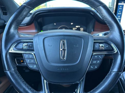 Used 2022 Lincoln Nautilus Reserve image 25