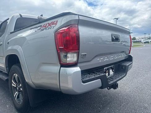 Used 2017 Toyota Tacoma TRD Sport w/ Tow Package (A/T) AWD/4WD image 30
