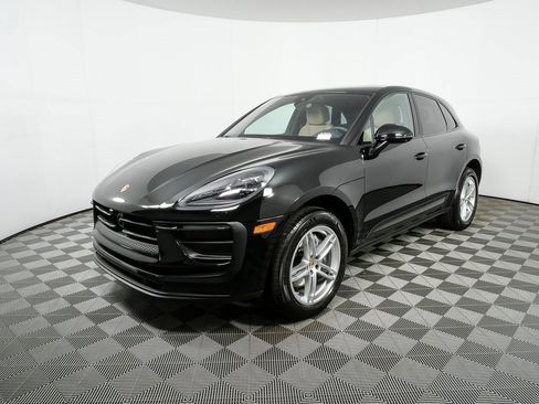 Certified 2025 Porsche Macan AWD image 1