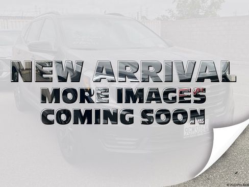 Used 2023 GMC Terrain SLE w/ Elevation Edition FWD image 3