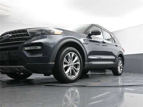Used 2022 Ford Explorer XLT w/ Equipment Group 202A image 32