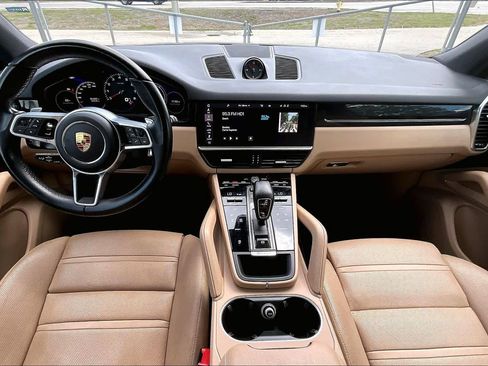 Used 2021 Porsche Cayenne AWD/4WD image 15