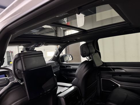 Used 2024 Jeep Wagoneer Series II image 13