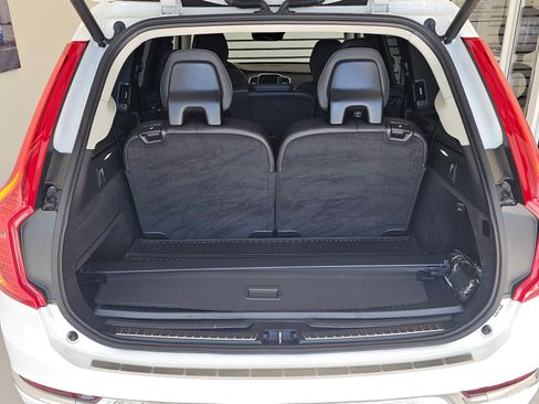 Certified 2022 Volvo XC90 T6 Inscription w/ Climate Package image 9