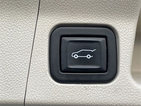 Used 2021 GMC Acadia Denali w/ Denali Ultimate Package image 32