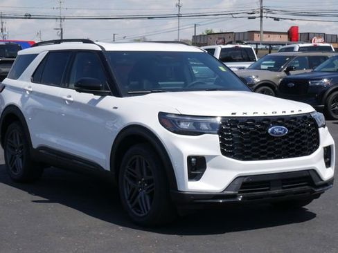 New 2026 Ford Explorer ST-Line w/ ST-Line Street Pack AWD/4WD image 8