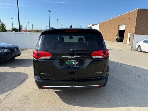 Used 2020 Chrysler Pacifica Limited FWD image 10