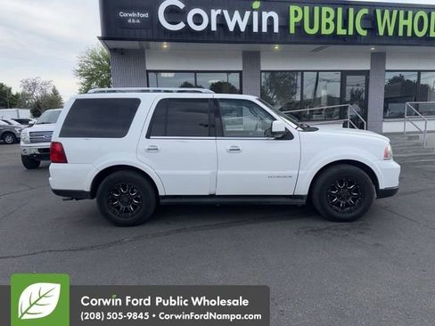 Used 2006 Lincoln Navigator Luxury AWD/4WD image 4