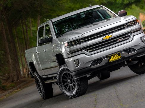 Used 2018 Chevrolet Silverado 1500 LTZ Z71 w/ LTZ Plus Package AWD/4WD image 23