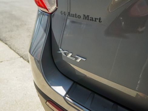 Used 2022 Ford Explorer XLT w/ Equipment Group 202A image 3