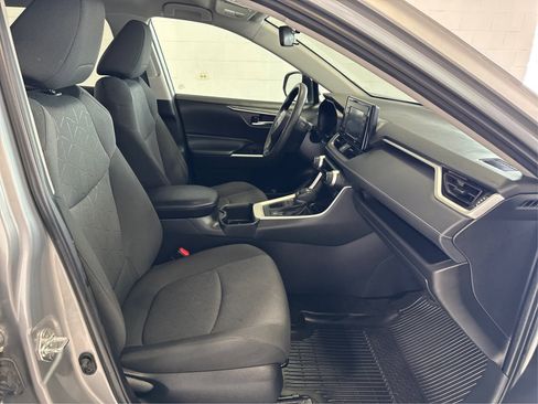Used 2022 Toyota RAV4 XLE AWD/4WD image 14