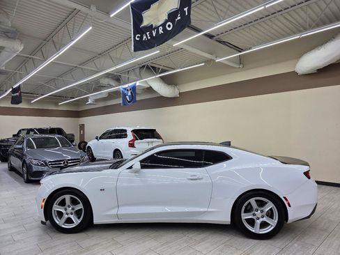 Used 2017 Chevrolet Camaro LT RWD image 10