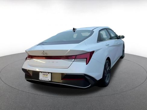 Used 2025 Hyundai Elantra SEL image 15