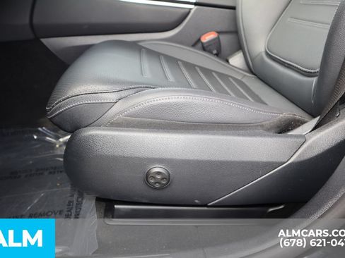 Used 2025 Mercedes-Benz GLC 350e 4MATIC w/ AMG Line image 15