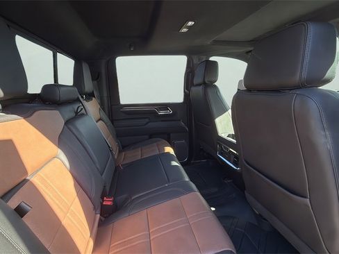 Used 2024 Chevrolet Silverado 3500 High Country w/ High Country Premium Package image 18