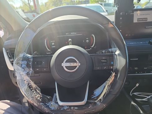 Used 2024 Nissan Rogue SL image 15