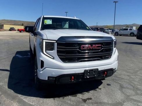 Used 2022 GMC Sierra 1500 AT4 w/ AT4 Premium Package AWD/4WD image 3
