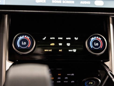 Used 2023 Land Rover Range Rover SE image 17