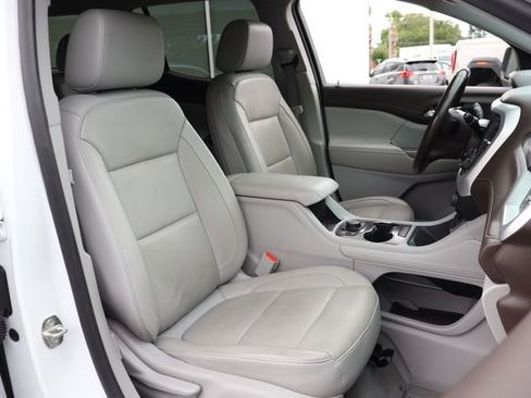 Used 2020 GMC Acadia SLT FWD image 25