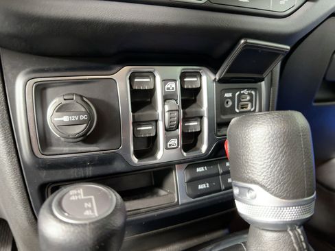 Used 2024 Jeep Wrangler Sahara w/ Technology Group image 15