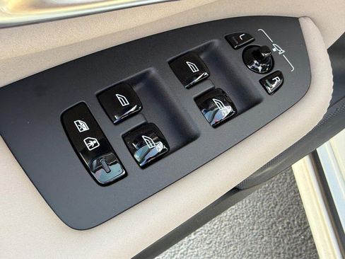 New 2026 Volvo XC90 B5 Core image 9