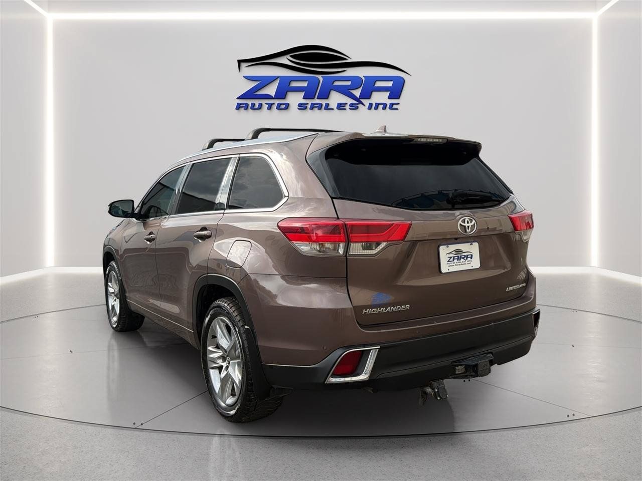 Used 2017 Toyota Highlander AWD V6 image 5