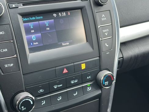 Used 2017 Toyota Camry SE image 25