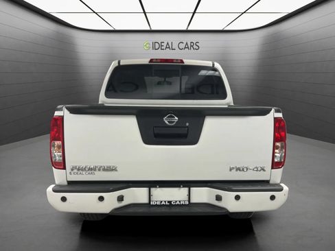 Used 2018 Nissan Frontier PRO-4X AWD/4WD image 4