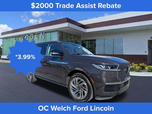Certified 2025 Lincoln Navigator Reserve AWD/4WD image 3