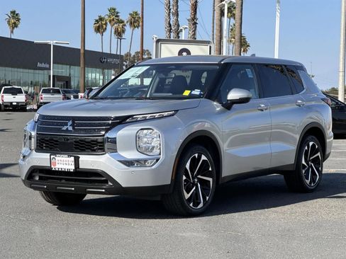 Used 2024 Mitsubishi Outlander SE image 6