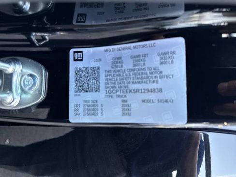 Used 2024 Chevrolet Colorado Trail Boss w/ Technology Package AWD/4WD image 26