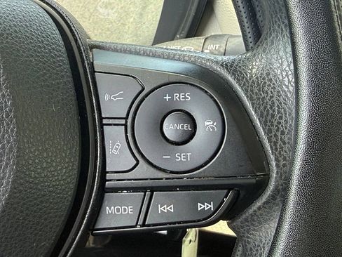 Used 2021 Toyota Corolla LE FWD image 16