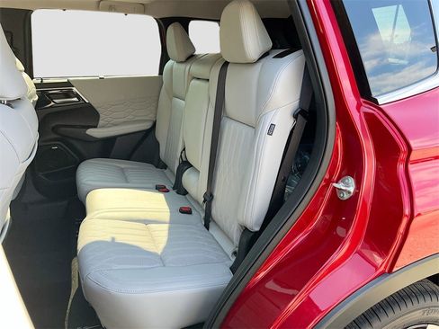 New 2025 Mitsubishi Outlander SEL image 26