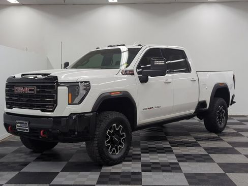 Used 2025 GMC Sierra 2500 AT4X AWD/4WD image 3