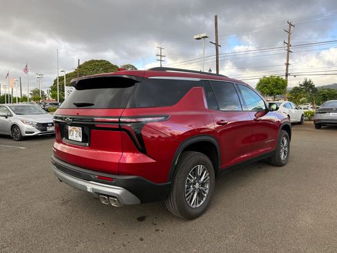 Used 2026 Chevrolet Traverse LT FWD image 3