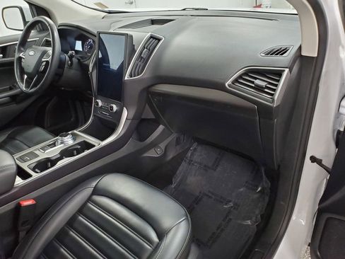 Used 2024 Ford Edge SEL image 11