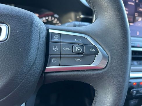 Used 2023 Jeep Compass Limited image 19