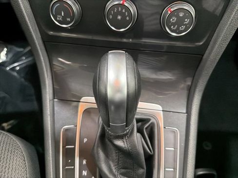 Used 2018 Volkswagen Golf S FWD image 40