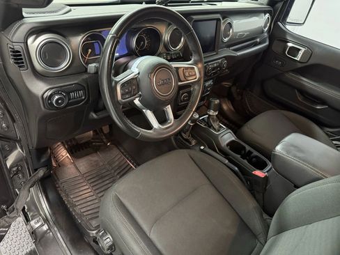 Used 2019 Jeep Wrangler Unlimited Sahara image 12