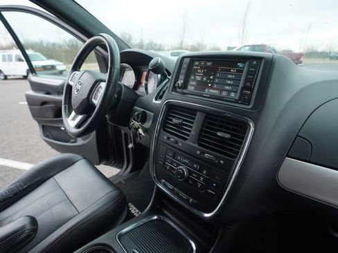 Used 2017 Dodge Grand Caravan GT image 31