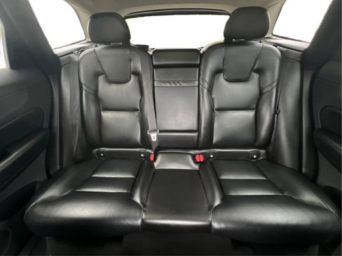 Used 2019 Volvo XC60 T5 Momentum w/ Multimedia Package AWD/4WD image 19