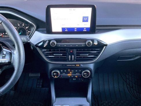 Used 2021 Ford Escape SEL image 9