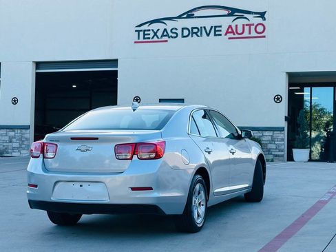 Used 2016 Chevrolet Malibu LT image 10