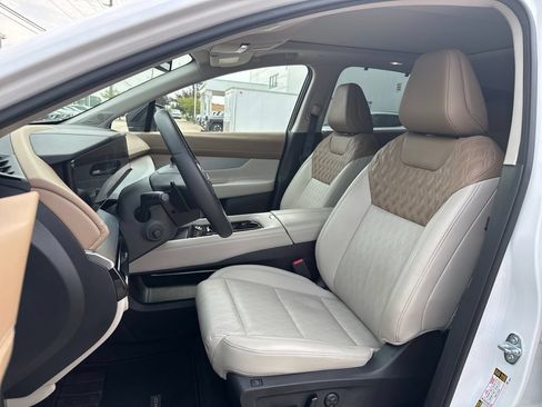 Used 2025 Nissan Murano Platinum w/ Cargo Package AWD/4WD image 6