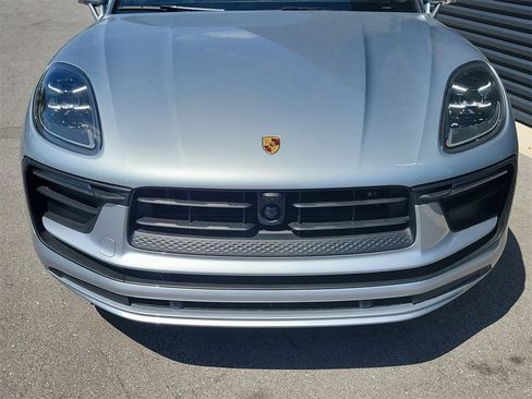 Used 2025 Porsche Macan image 10