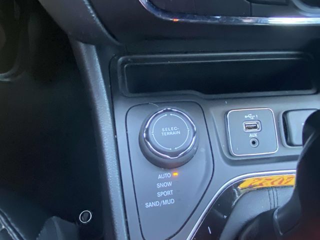 Used 2022 Jeep Cherokee Limited w/ Elite Package AWD/4WD image 25